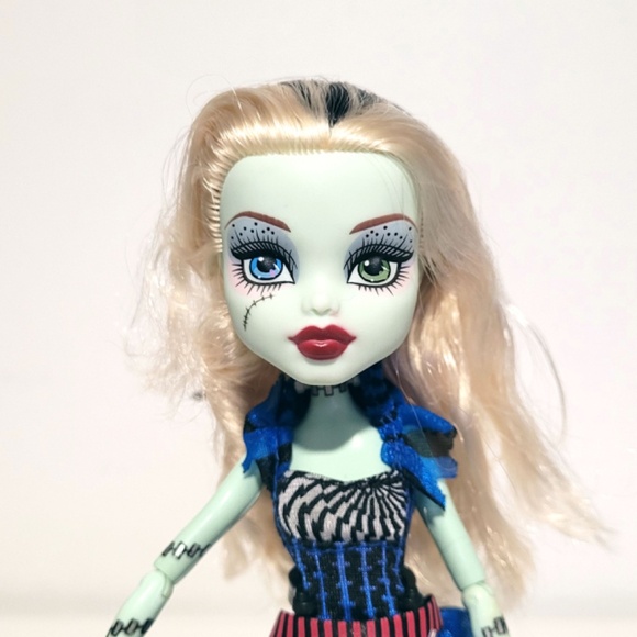 Monster High Freak du Chic Frankie Stein Doll - Picture 2 of 3